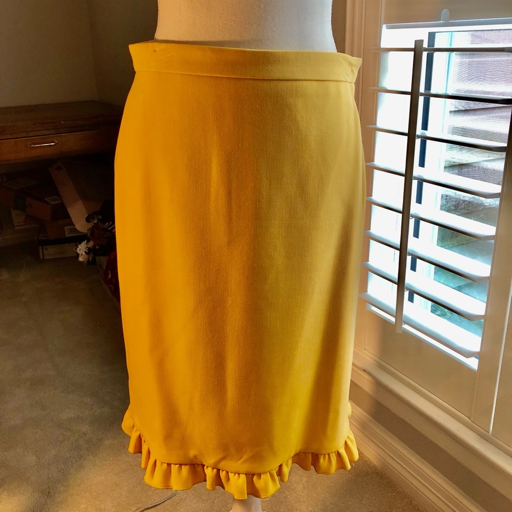 Ann Taylor mustard skirt NWOT size 2